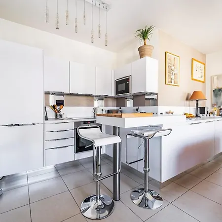 Апартаменты Standing Flat In The Hart Of Juan Les Pins Антиб