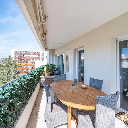 Апартаменты Standing Flat In The Hart Of Juan Les Pins Антиб