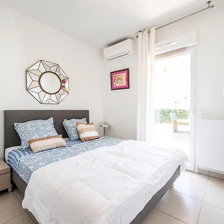 Апартаменты Standing Flat In The Hart Of Juan Les Pins *