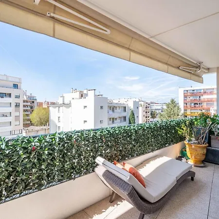 Standing Flat In The Hart Of Juan Les Pins *